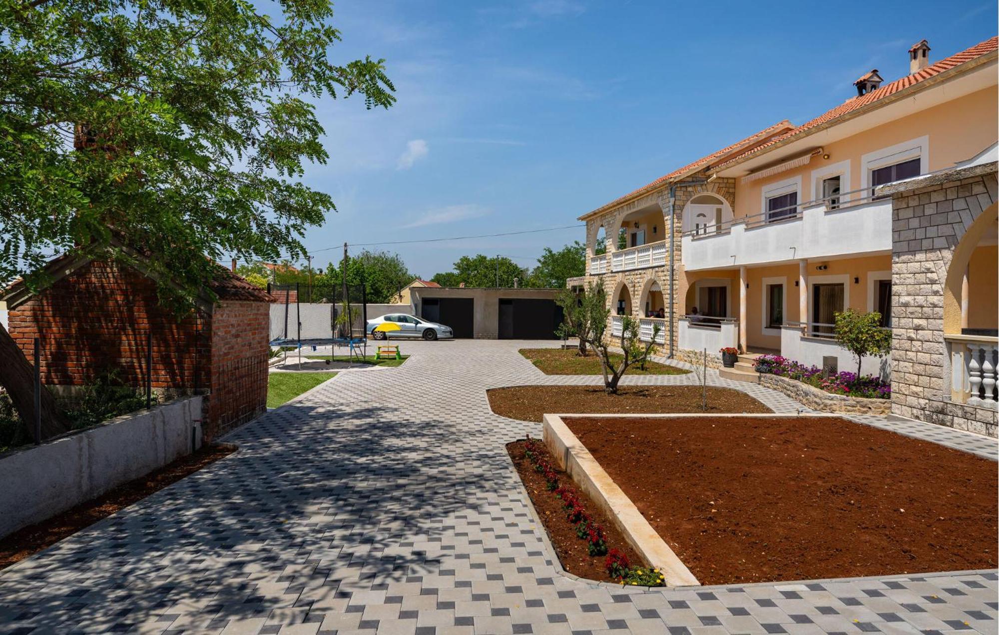 Beautiful Apartment In Galovac With Kitchen 외부 사진